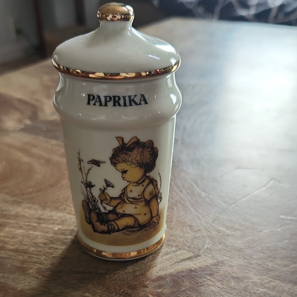 Hummel Cream and Gold Spice Jar -  Paprika